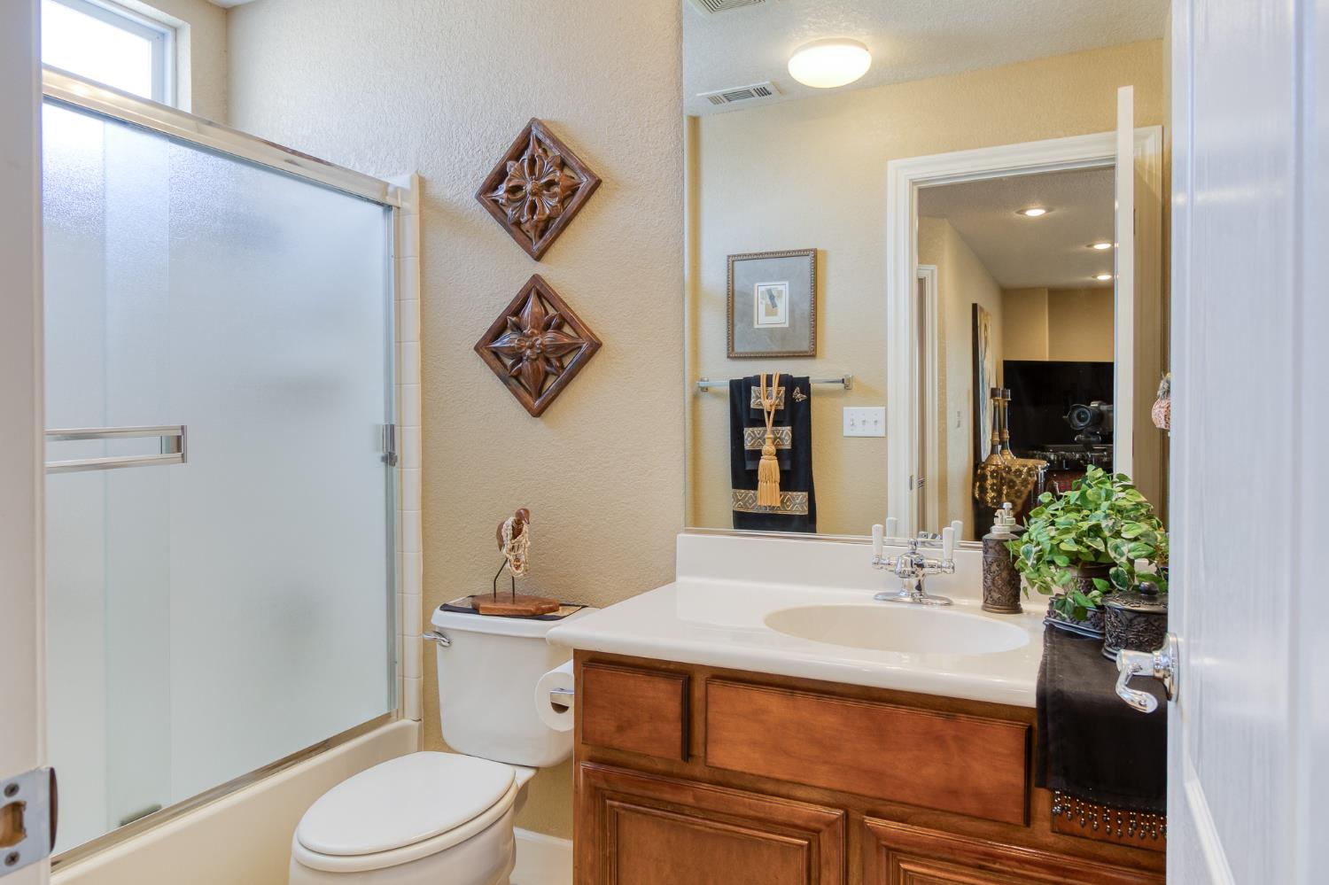 1712 Newhampton Way Modesto, CA 95355 - Photo 24 of 31