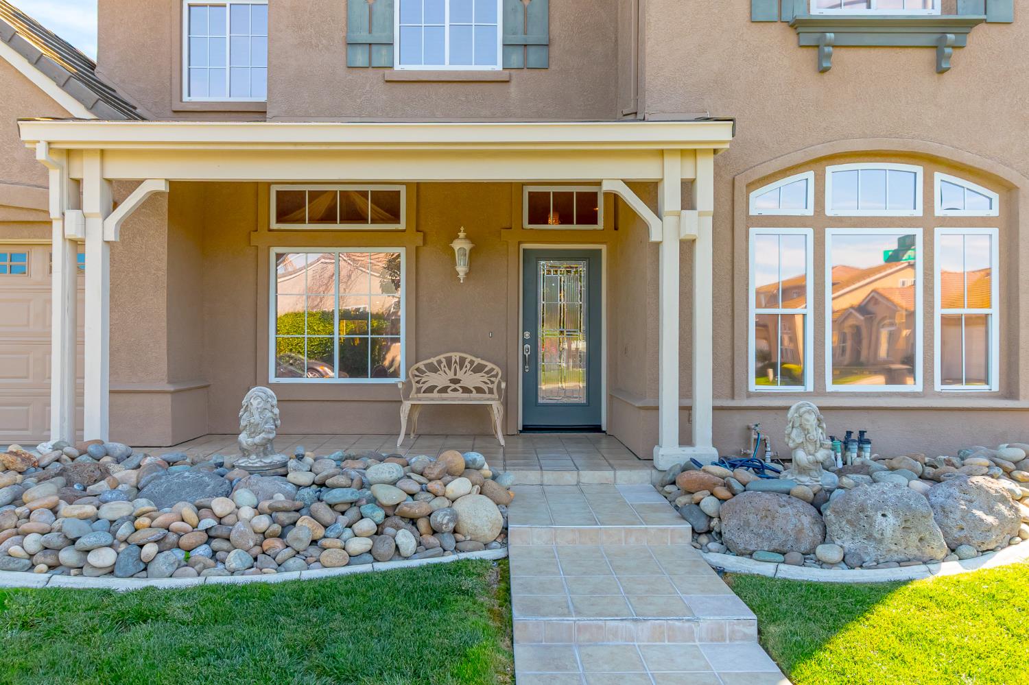 1712 Newhampton Way Modesto, CA 95355 - Photo 3 of 31