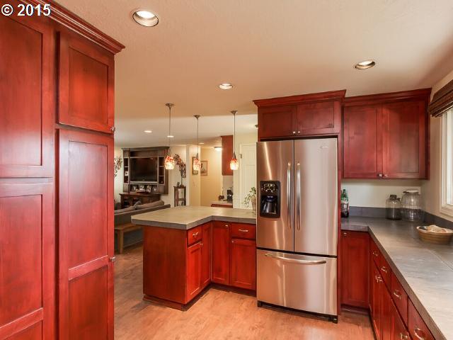 3401 Southwest Ridge Drive Portland, OR 97219 - Photo 3 of 16 Gallery Image 3