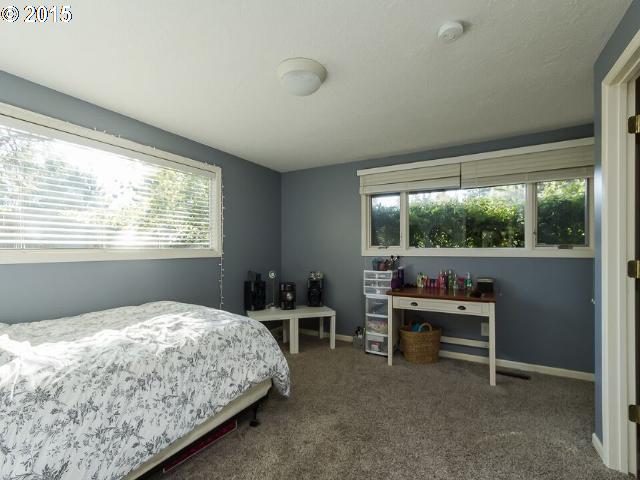 3401 Southwest Ridge Drive Portland, OR 97219 - Photo 8 of 16 Gallery Image 8