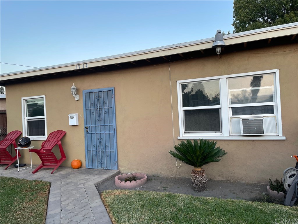 1314 South Center Avenue Compton, CA 90220 - Photo 1 of 1