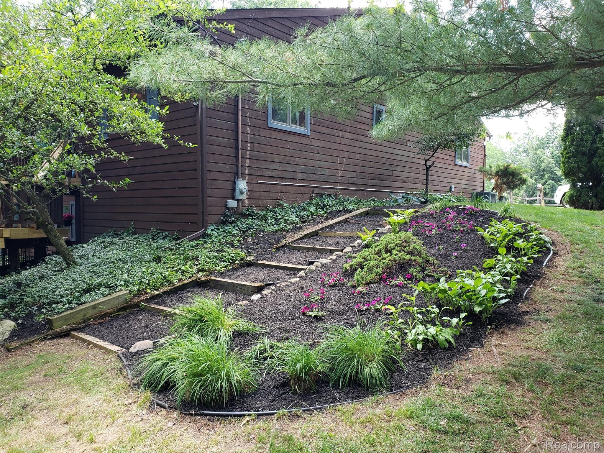 5440 Farley Road Clarkston, MI 48346 - Photo 36 of 46 PERENNIALS.jpg