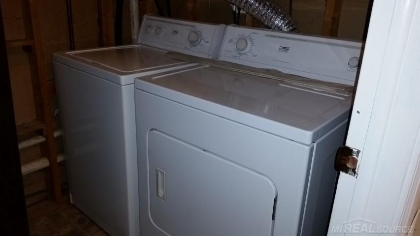 2933 Roundtree Drive Troy, MI 48083 - Photo 22 of 31 31268783-21.JPG
