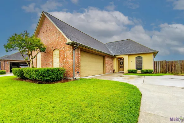 $299,000 | 161 Lake Accardo Avenue, Thibodaux, LA 70301