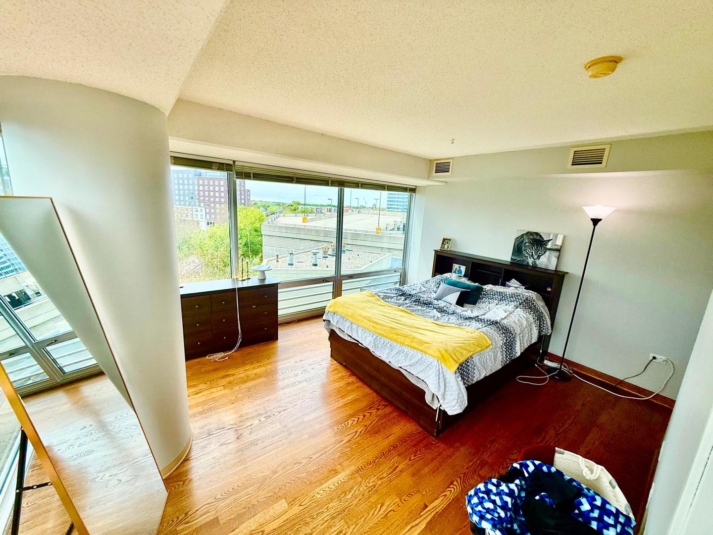 1720 Maple Avenue, Unit 780 Evanston, IL 60201 - Photo 8 of 57 a bedroom with a bed and a large window