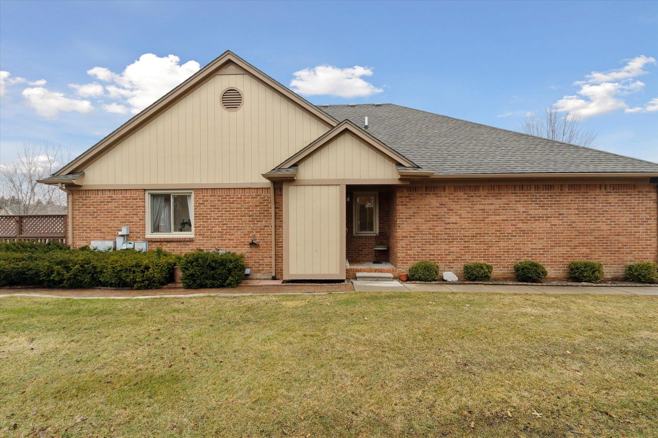 16615 Country Ridge Lane Macomb, MI 48044 - Photo 4 of 49 50167583-512BB35D-39F2-43BA-85E7-57582386D599.JPG
