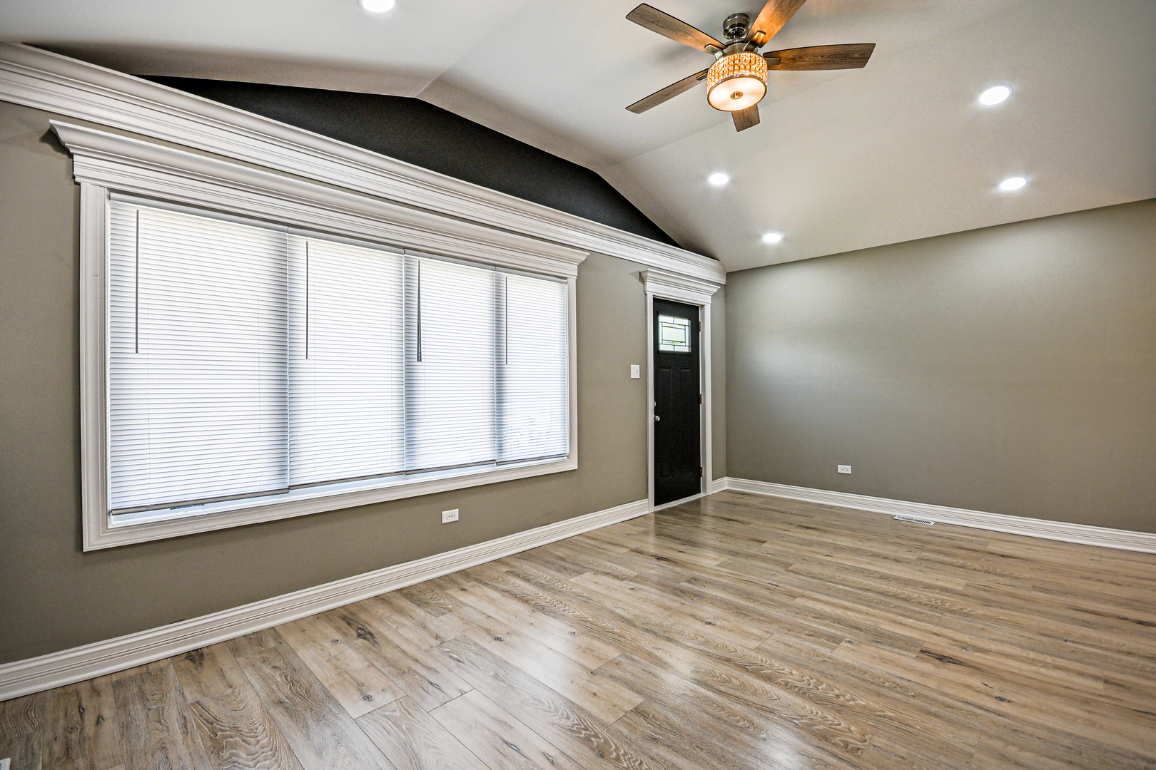 1237 East 95th Street Chicago, IL 60628 - Photo 5 of 26