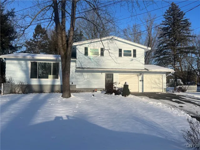 $2,800 | 7650 Commodore Circle, Clay, NY 13090