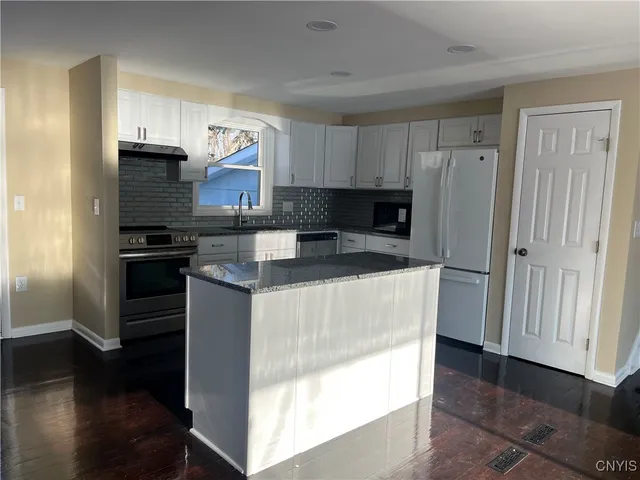 $2,800 | 7650 Commodore Circle, Clay, NY 13090