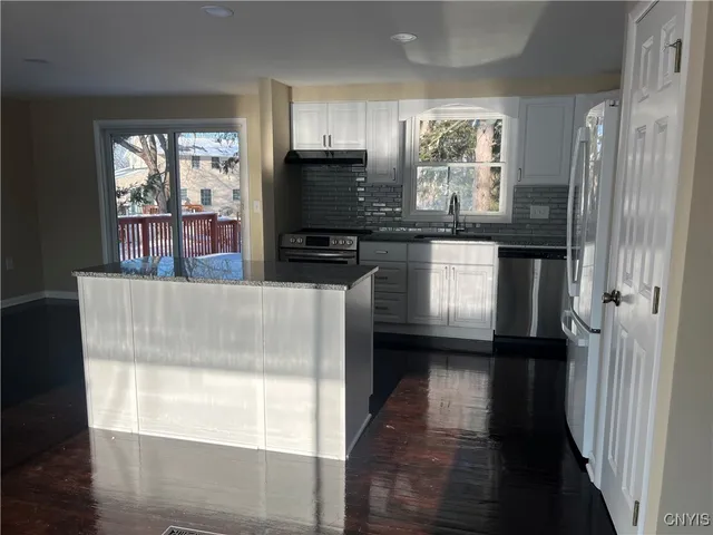 $2,800 | 7650 Commodore Circle, Clay, NY 13090