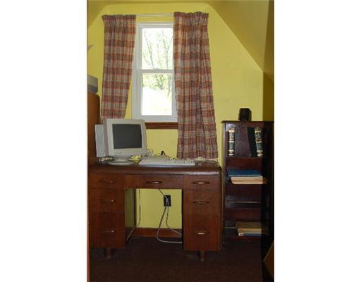 262 Emerson Road Pittsburgh, PA 15209 - Photo 12 of 13 Studio/Study/Office. Small office or storage room is located on the second floor of the home.
