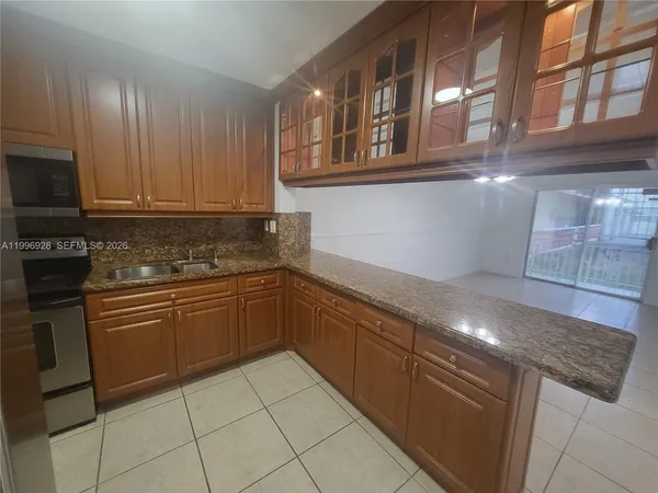 $1,900 | 1275 West 35th Street, Unit 29B, Hialeah, FL 33012