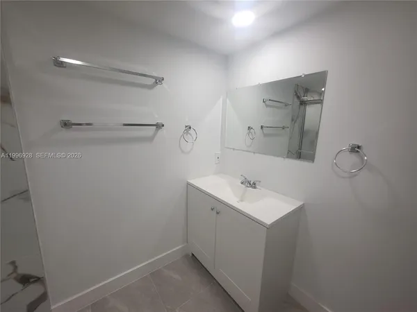 $1,900 | 1275 West 35th Street, Unit 29B, Hialeah, FL 33012