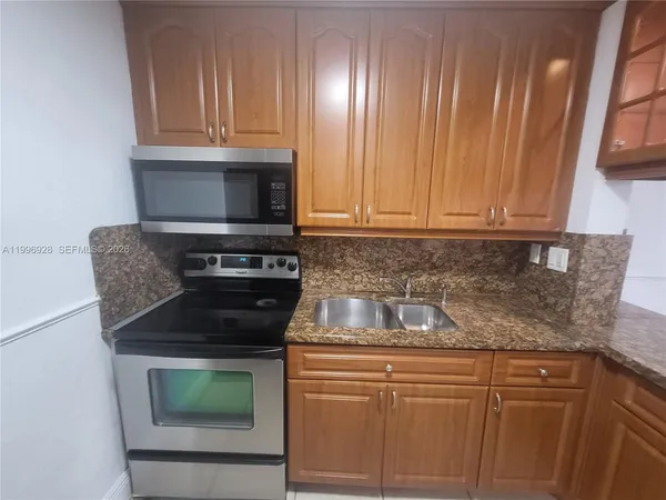 $1,900 | 1275 West 35th Street, Unit 29B, Hialeah, FL 33012