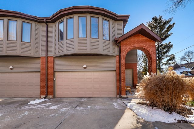 3305 Old Glenview Road, Unit D Wilmette, IL 60091 - Photo 1 of 33