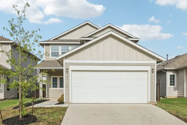 a view of house with a yard