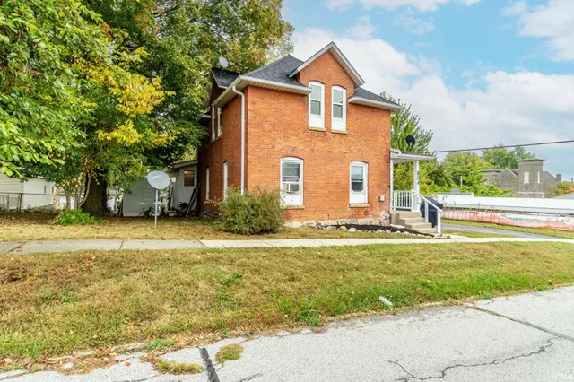 $234,900 | 804 North Harrison Street, Syracuse, IN 46567
