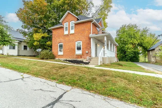 $234,900 | 804 North Harrison Street, Syracuse, IN 46567