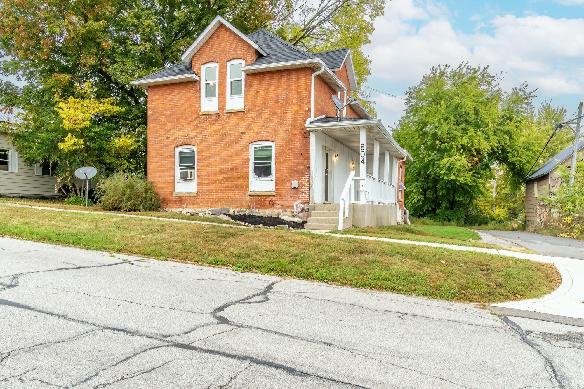804 North Harrison Street Syracuse, IN 46567 - Photo 4 of 35