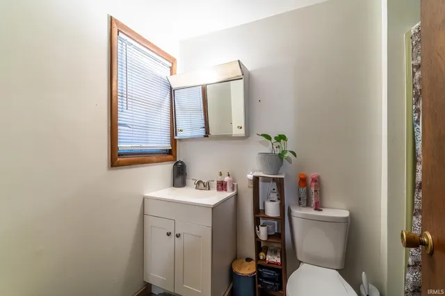 $234,900 | 804 North Harrison Street, Syracuse, IN 46567