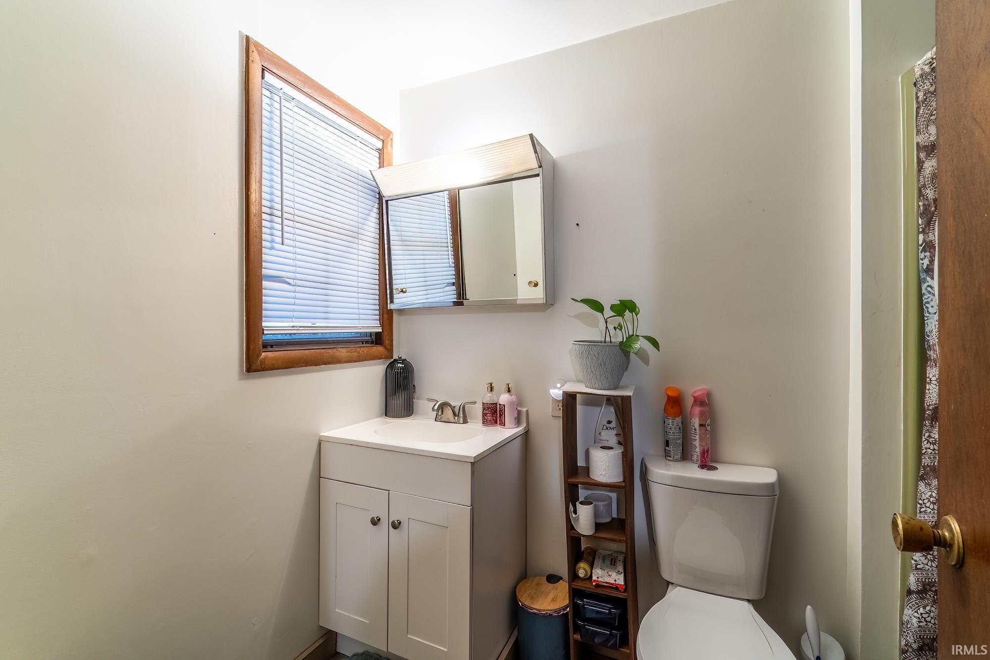 804 North Harrison Street Syracuse, IN 46567 - Photo 10 of 35