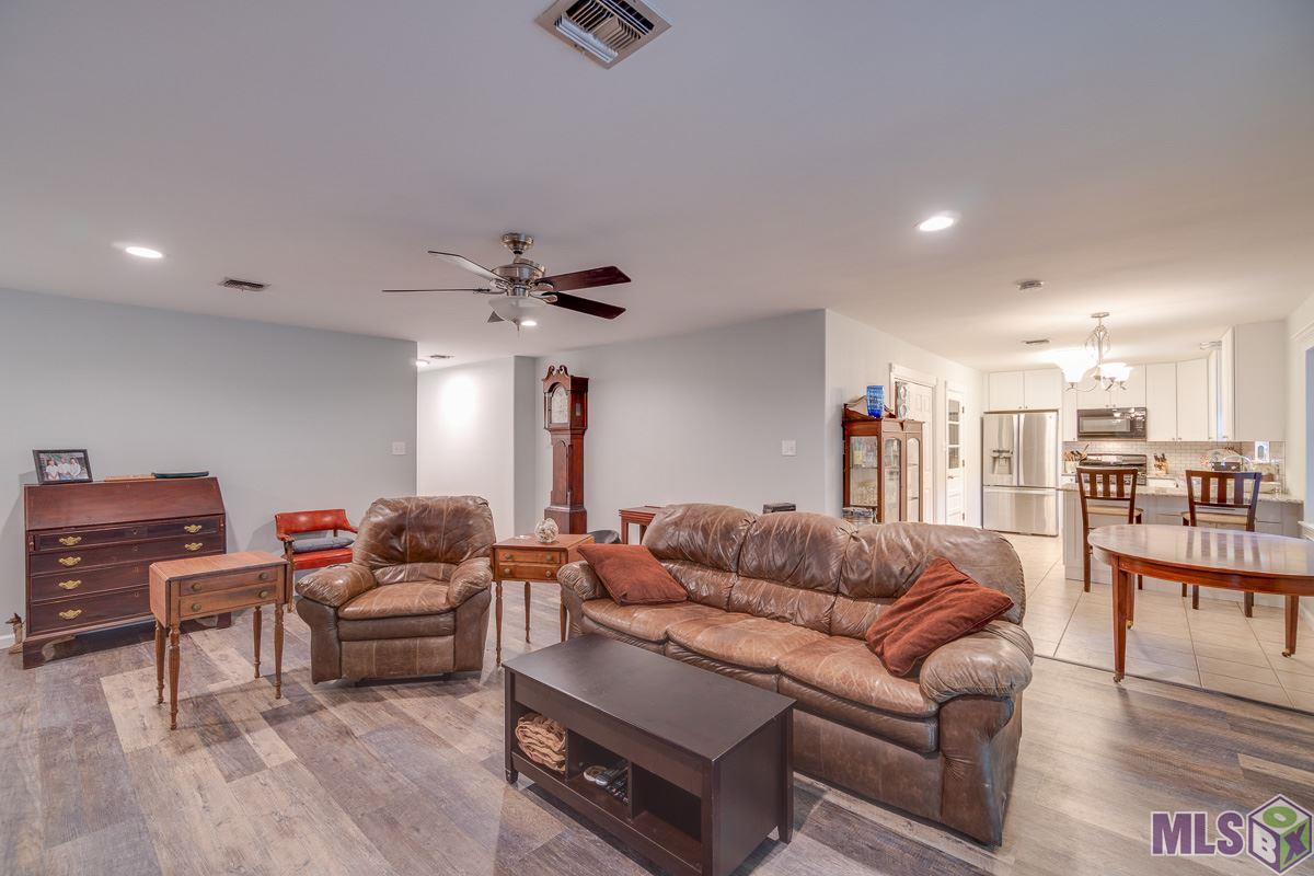 315 St Anthony Street Raceland, LA 70394 - Photo 5 of 19 Living Room & Kitchen