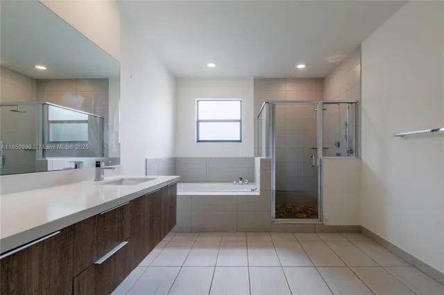 $4,650 | 10590 Northwest 78th Terrace, Unit 10590, Doral, FL 33178