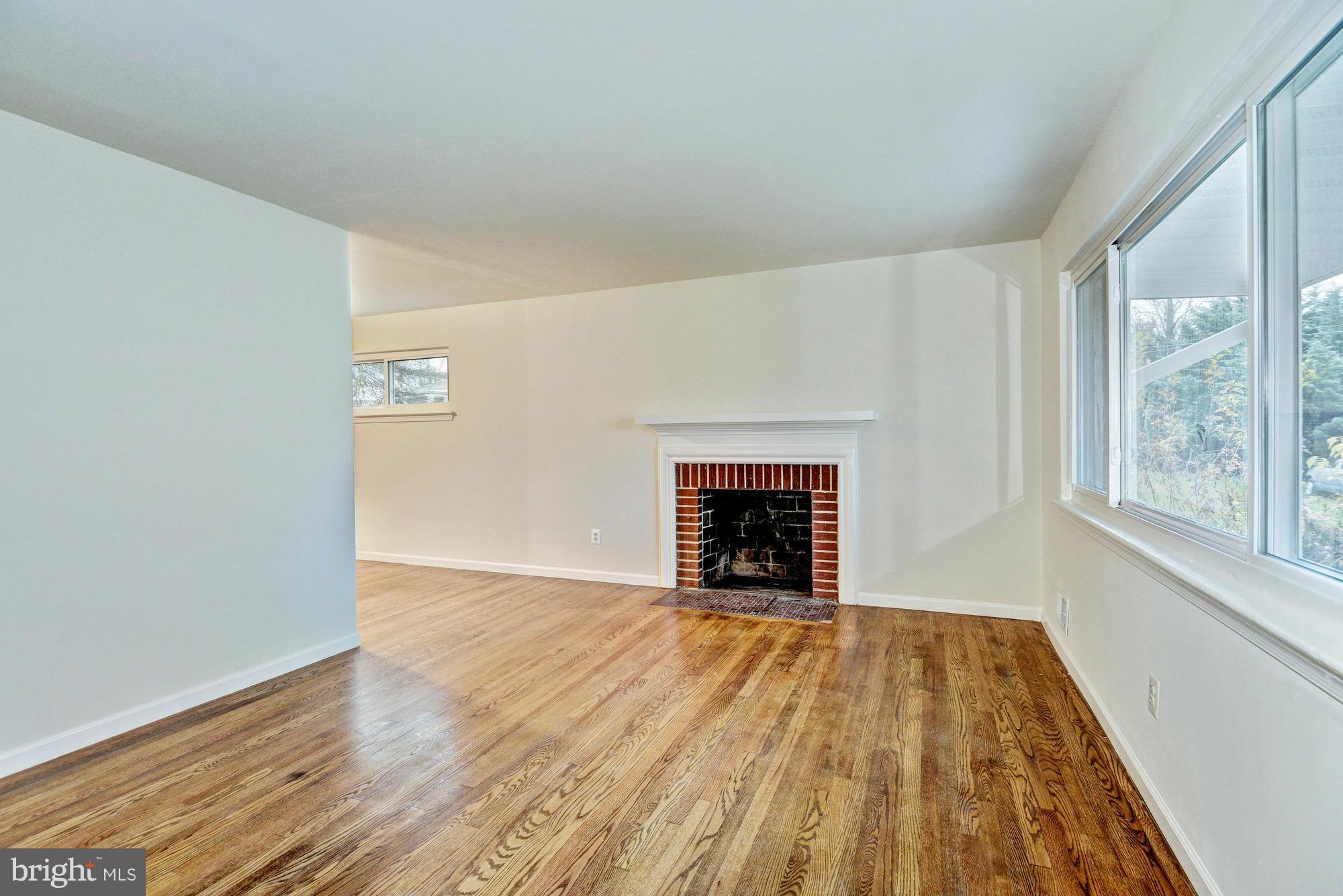 1502 University Boulevard West Silver Spring, MD 20902 - Photo 2 of 17 Living Room