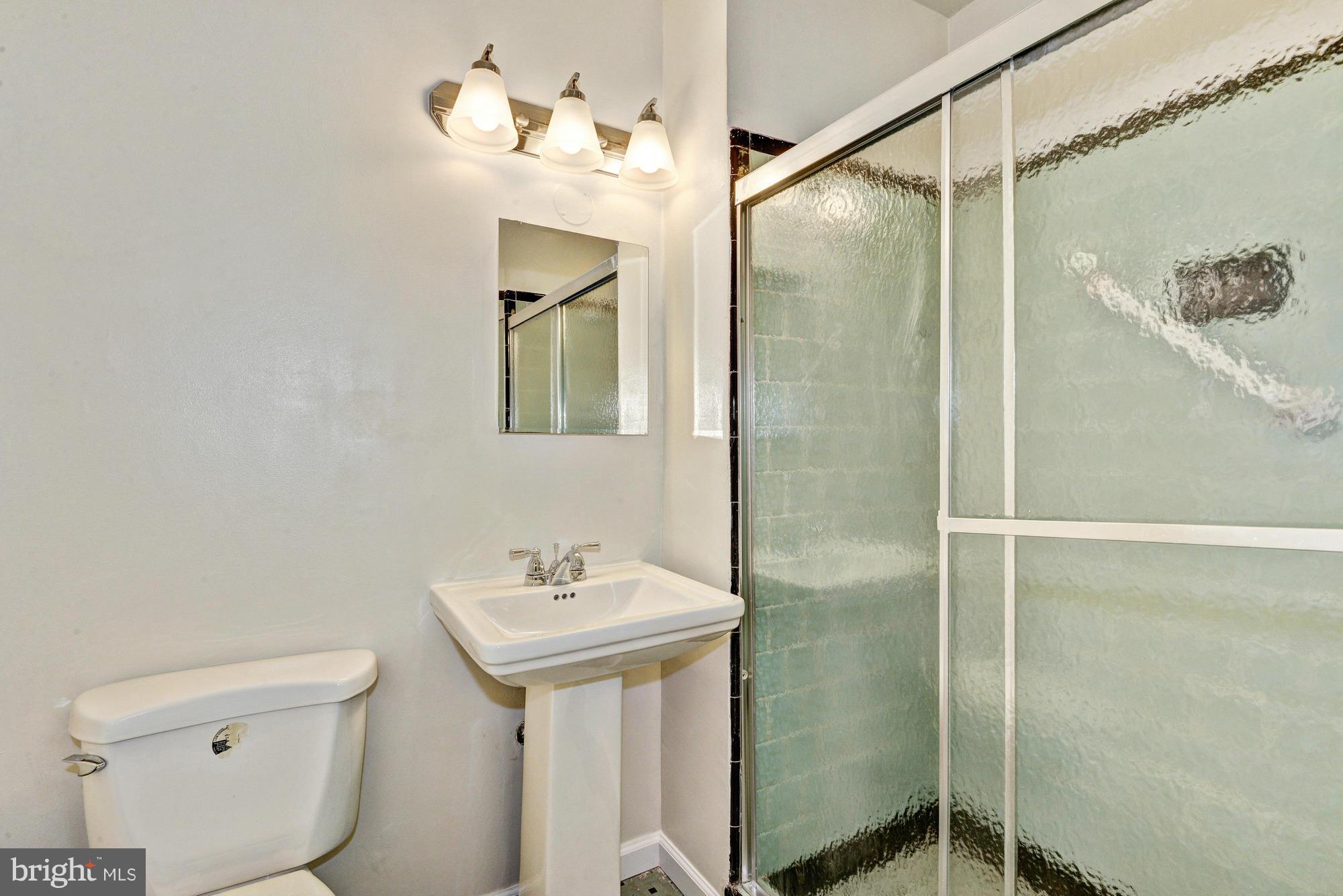 1502 University Boulevard West Silver Spring, MD 20902 - Photo 8 of 17 Bath (Master)