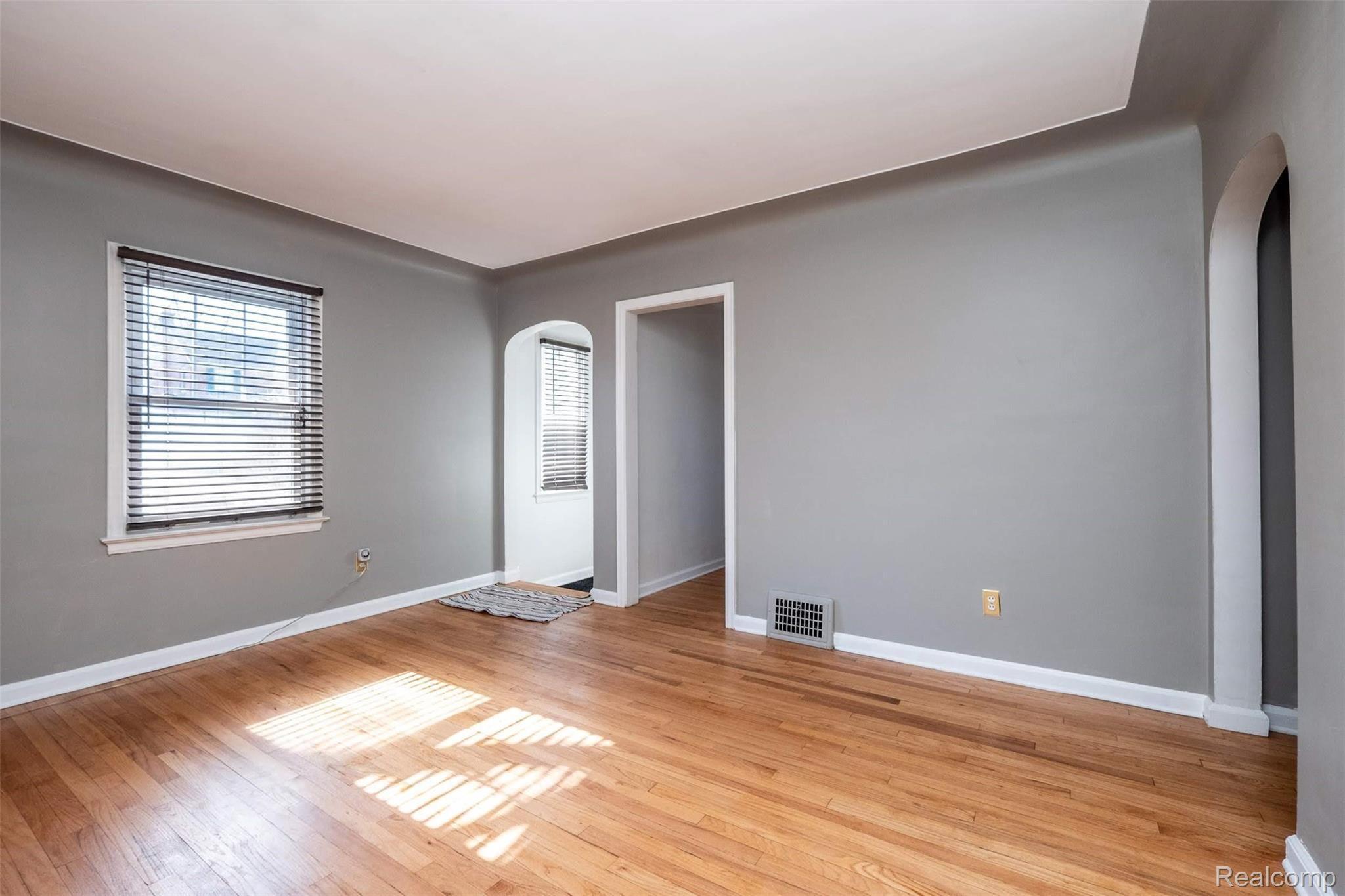 1784 Hampton Road Grosse Pointe, MI 48236 - Photo 9 of 33 1784 Hampton-9.jpg