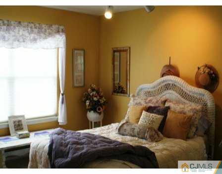 25 Rainford Road Edison, NJ 08820 - Photo 3 of 8