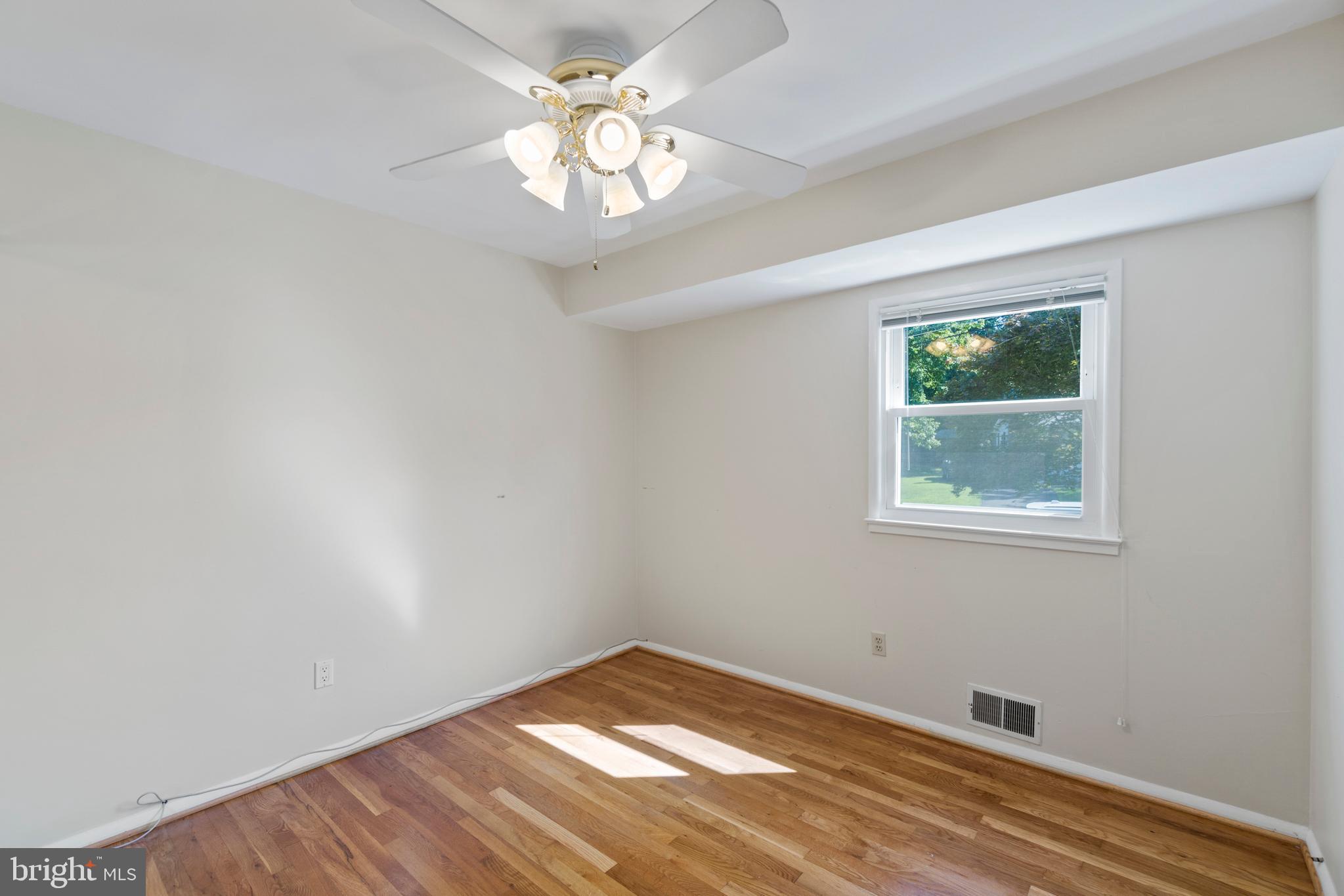 215 Hutton Street Gaithersburg, MD 20877 - Photo 13 of 36