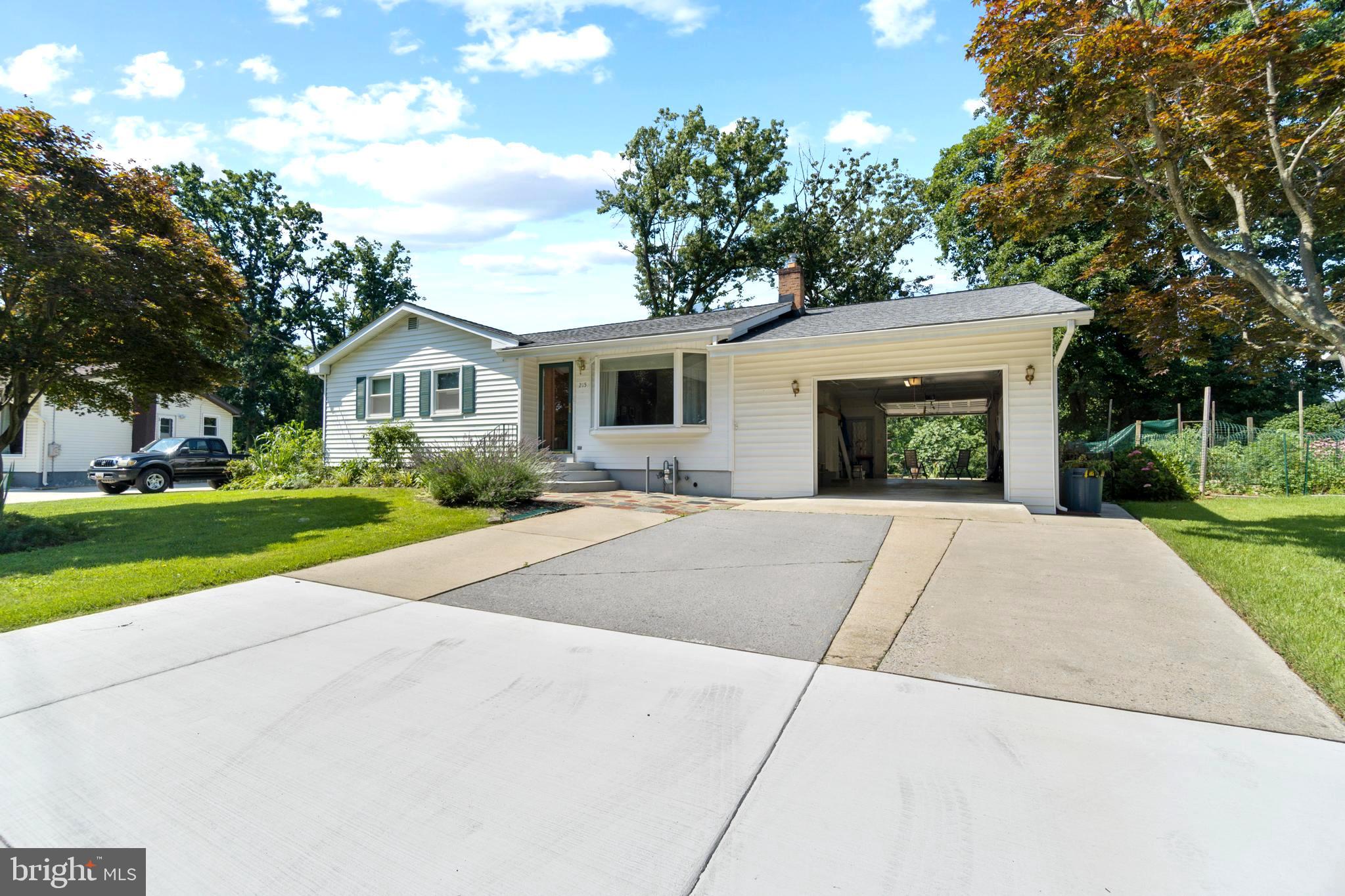 215 Hutton Street Gaithersburg, MD 20877 - Photo 2 of 36 Double sided garage