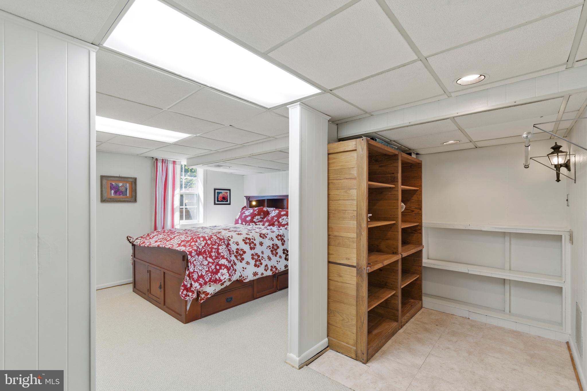 215 Hutton Street Gaithersburg, MD 20877 - Photo 23 of 36 Lower level room with walk-in closet