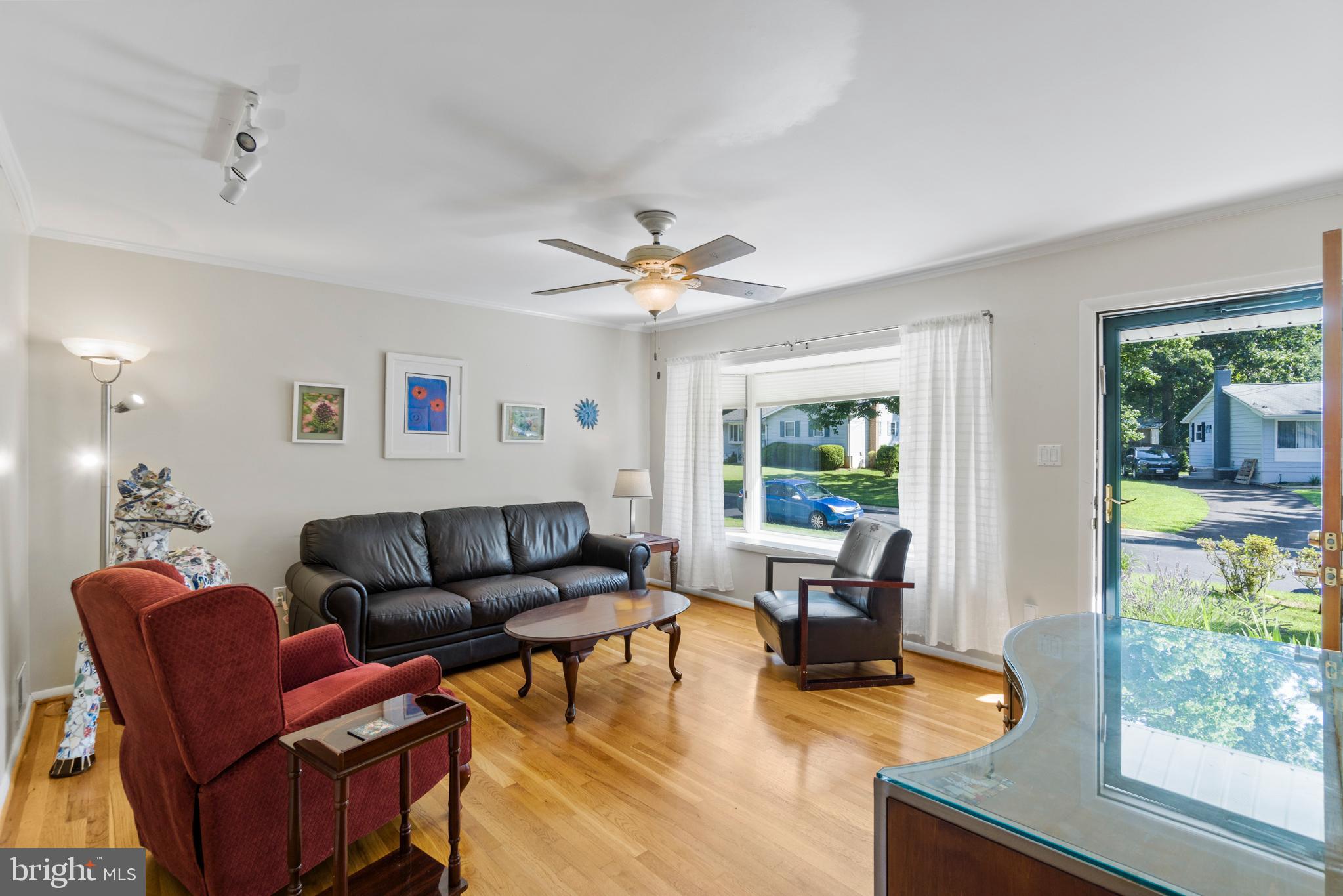 215 Hutton Street Gaithersburg, MD 20877 - Photo 4 of 36