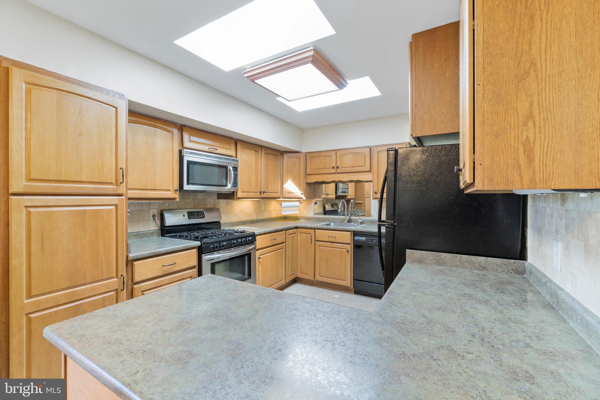 215 Hutton Street Gaithersburg, MD 20877 - Photo 9 of 36 So much cabinet space.