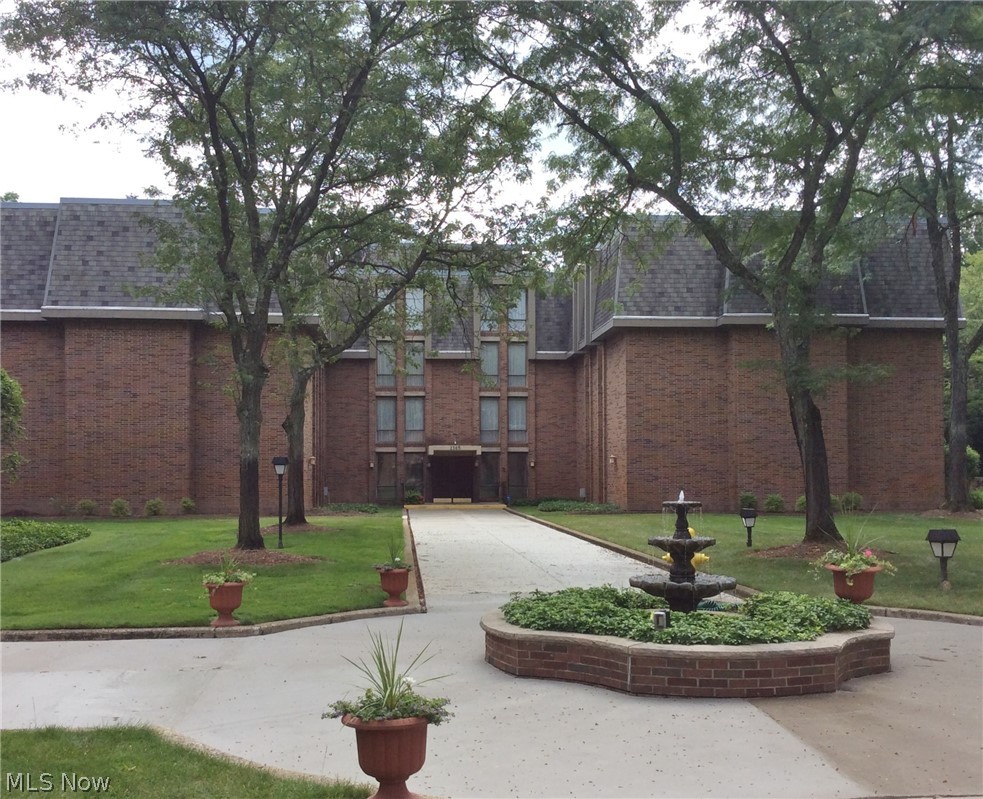 2365 Covington Road, Unit 425 Akron, OH 44313 - Photo 1 of 19 Welcome to Camelot Condos - 2365 Covington Rd #425 in Fairlawn Hts. This nice condo is located in the East brick building.