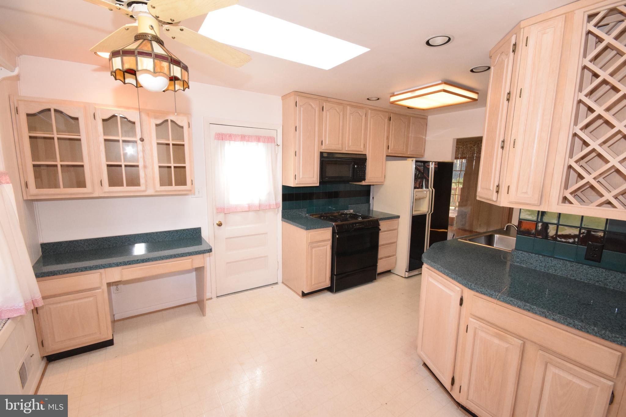 7004 Redmiles Road Laurel, MD 20707 - Photo 6 of 35 Remodeled kitchen w/bay window, gas cooking