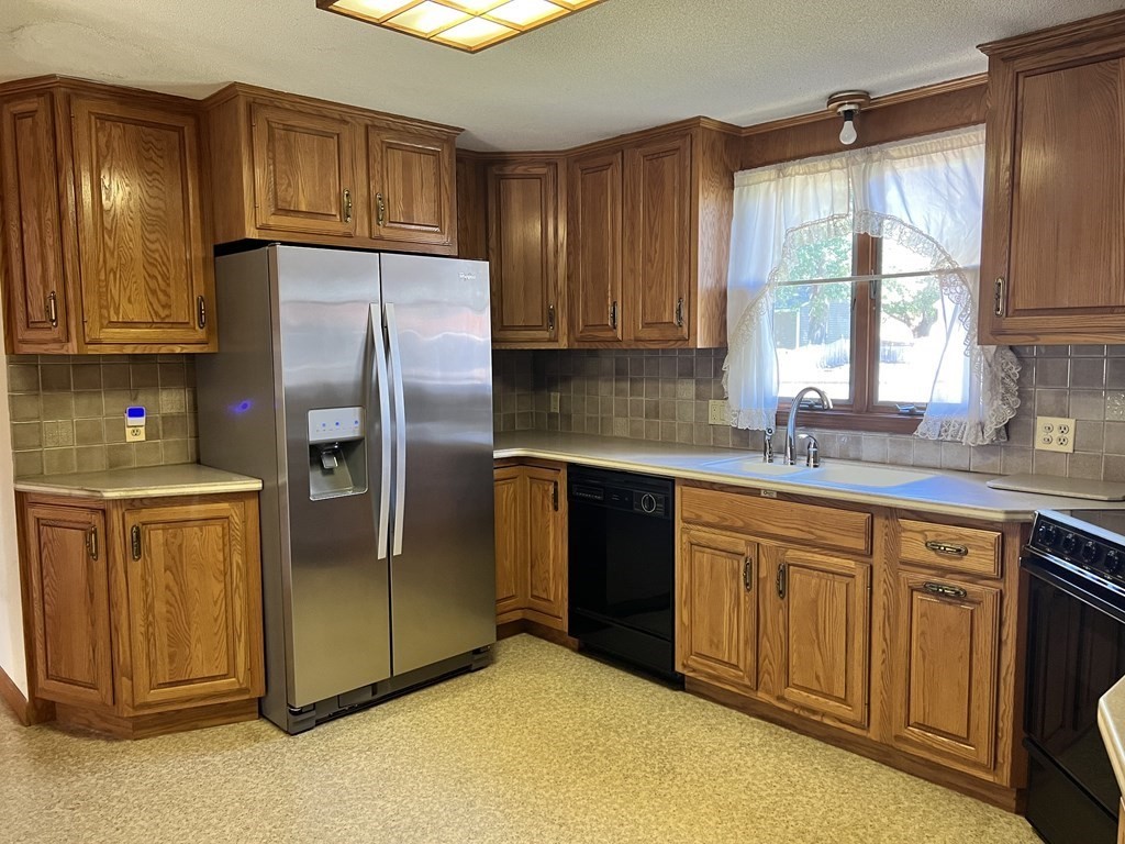 104 Silvin Road Chicopee, MA 01013 - Photo 2 of 17 Gallery Image 2