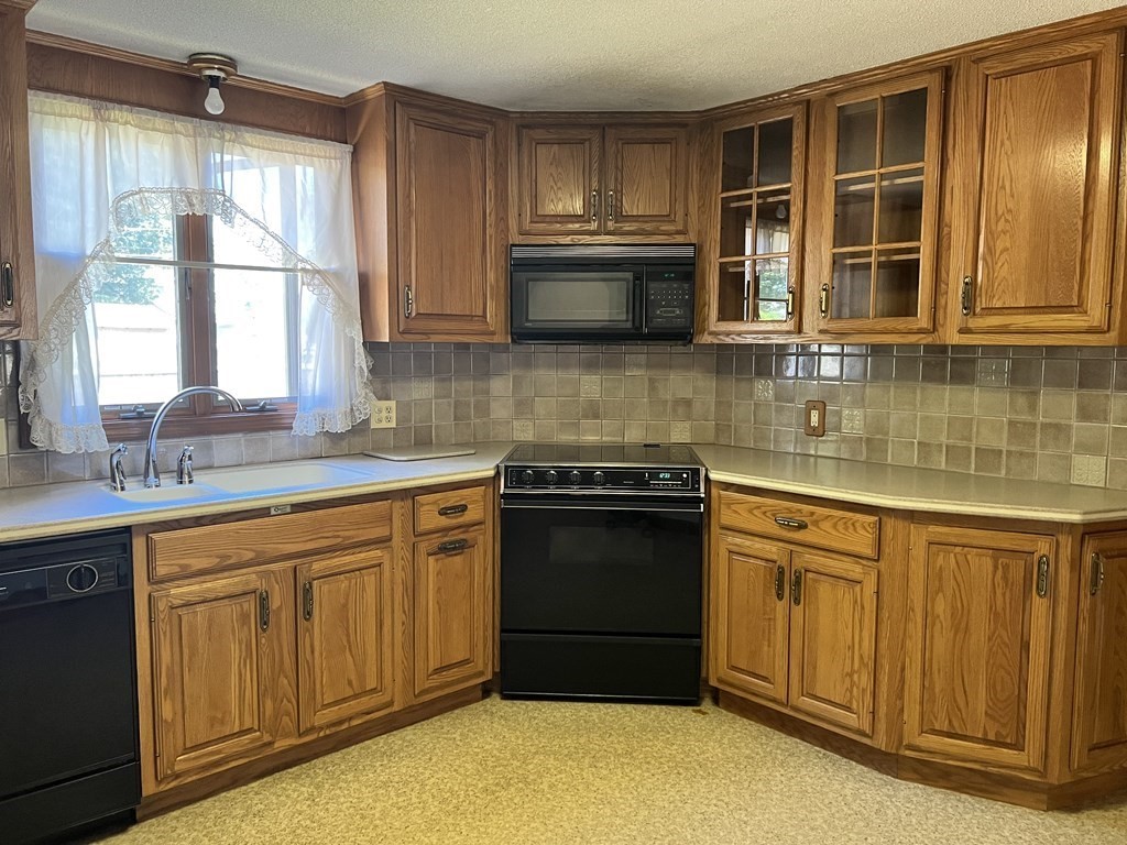 104 Silvin Road Chicopee, MA 01013 - Photo 3 of 17 Gallery Image 3
