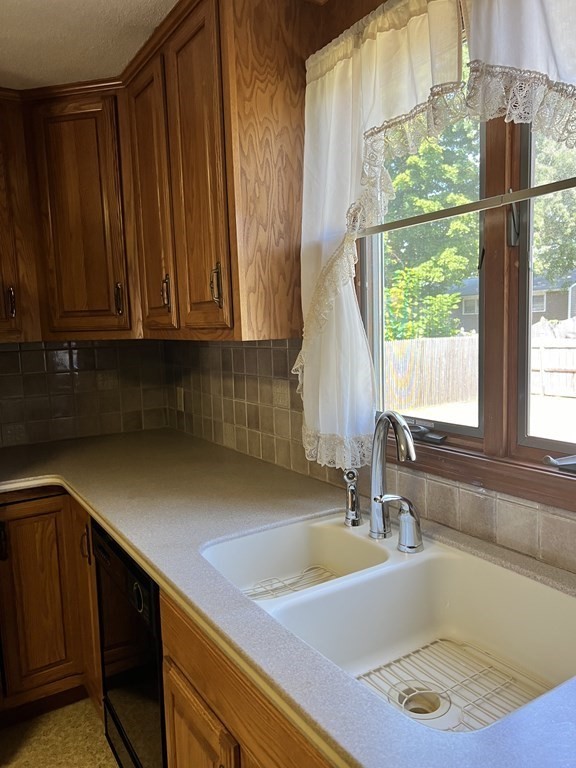 104 Silvin Road Chicopee, MA 01013 - Photo 4 of 17 Gallery Image 4