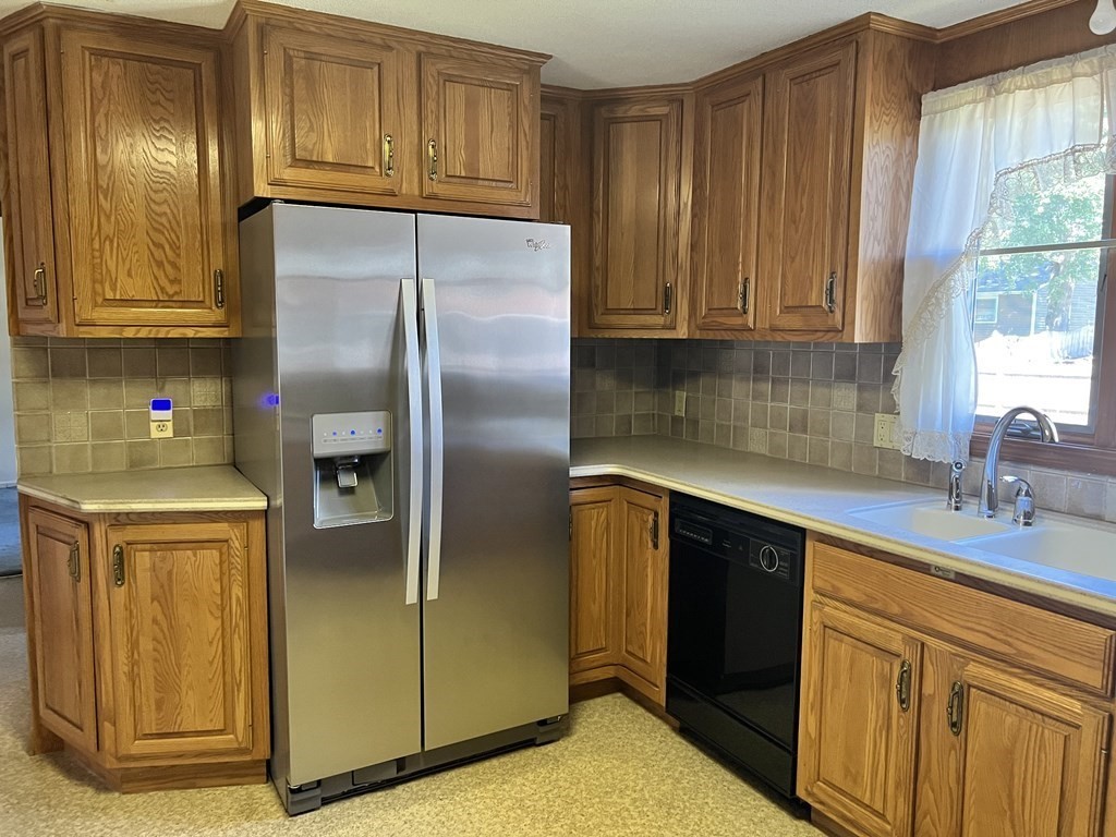 104 Silvin Road Chicopee, MA 01013 - Photo 5 of 17 Gallery Image 5