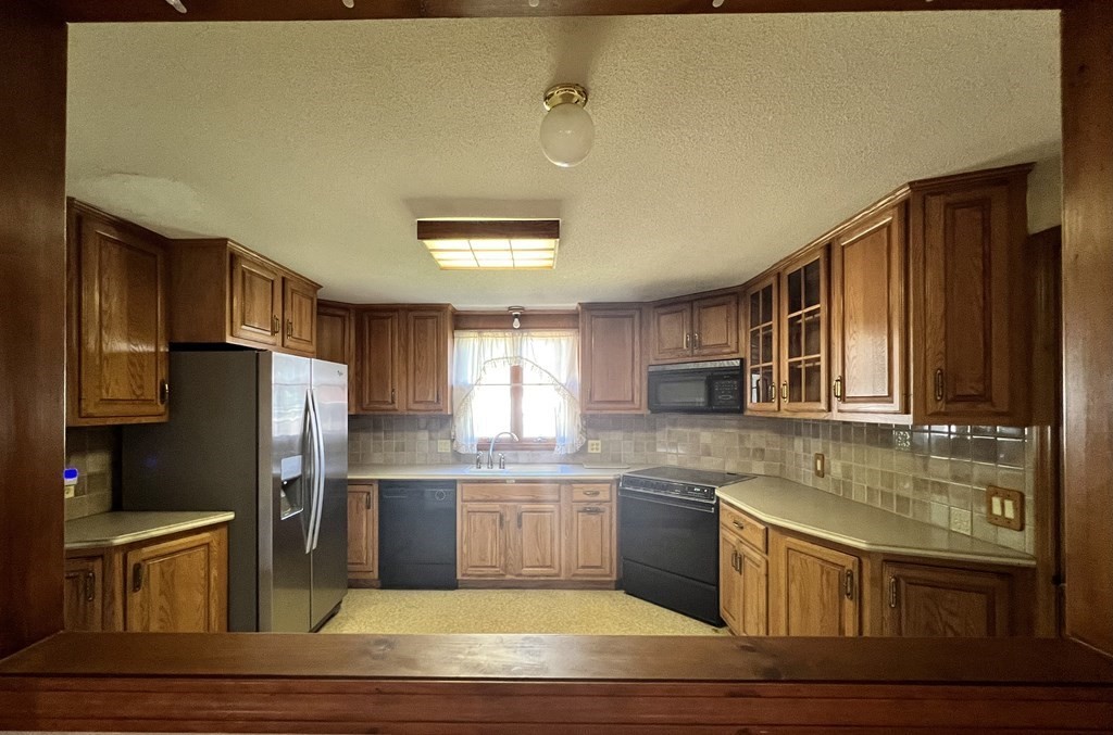 104 Silvin Road Chicopee, MA 01013 - Photo 6 of 17 Gallery Image 6