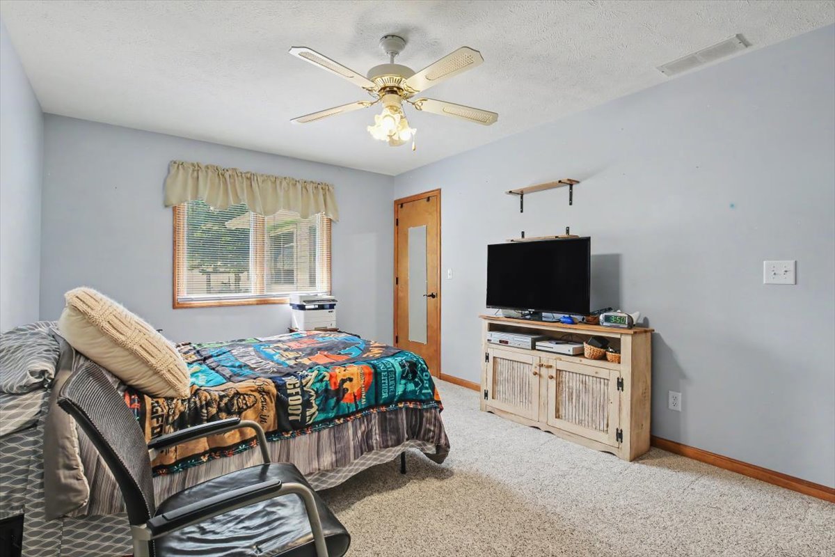 809 Cherokee Lane Pontiac, IL 61764 - Photo 23 of 38