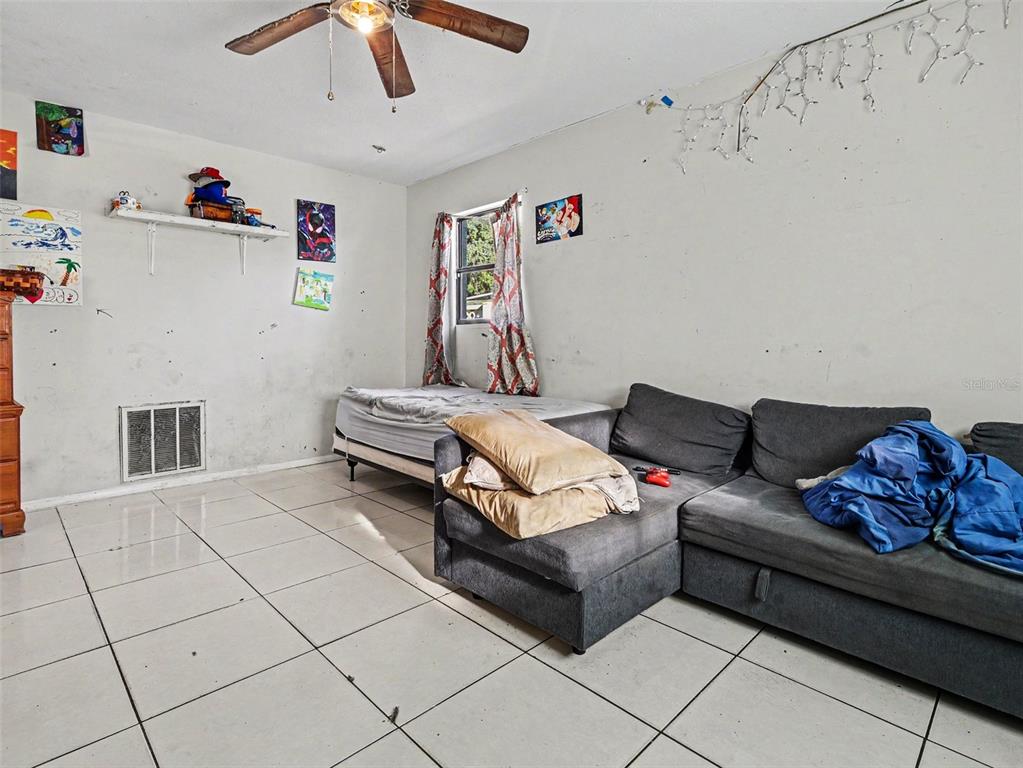 415 Oakmount Road Clearwater, FL 33765 - Photo 11 of 26
