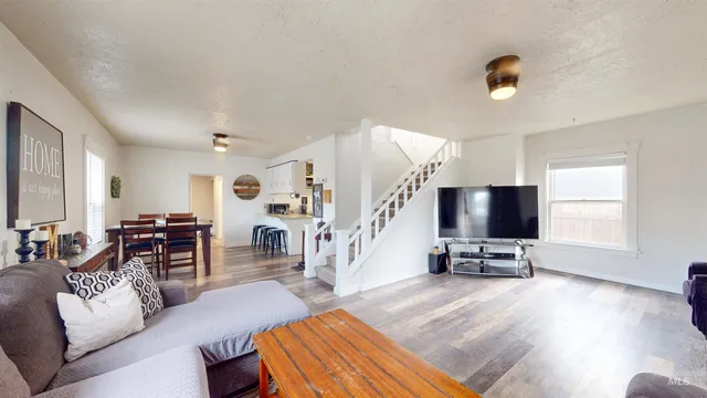 $310,000 | 124 8th Avenue North, Buhl, ID 83316