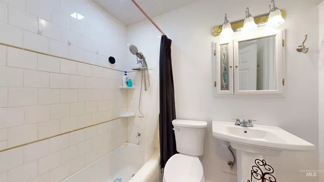 $310,000 | 124 8th Avenue North, Buhl, ID 83316