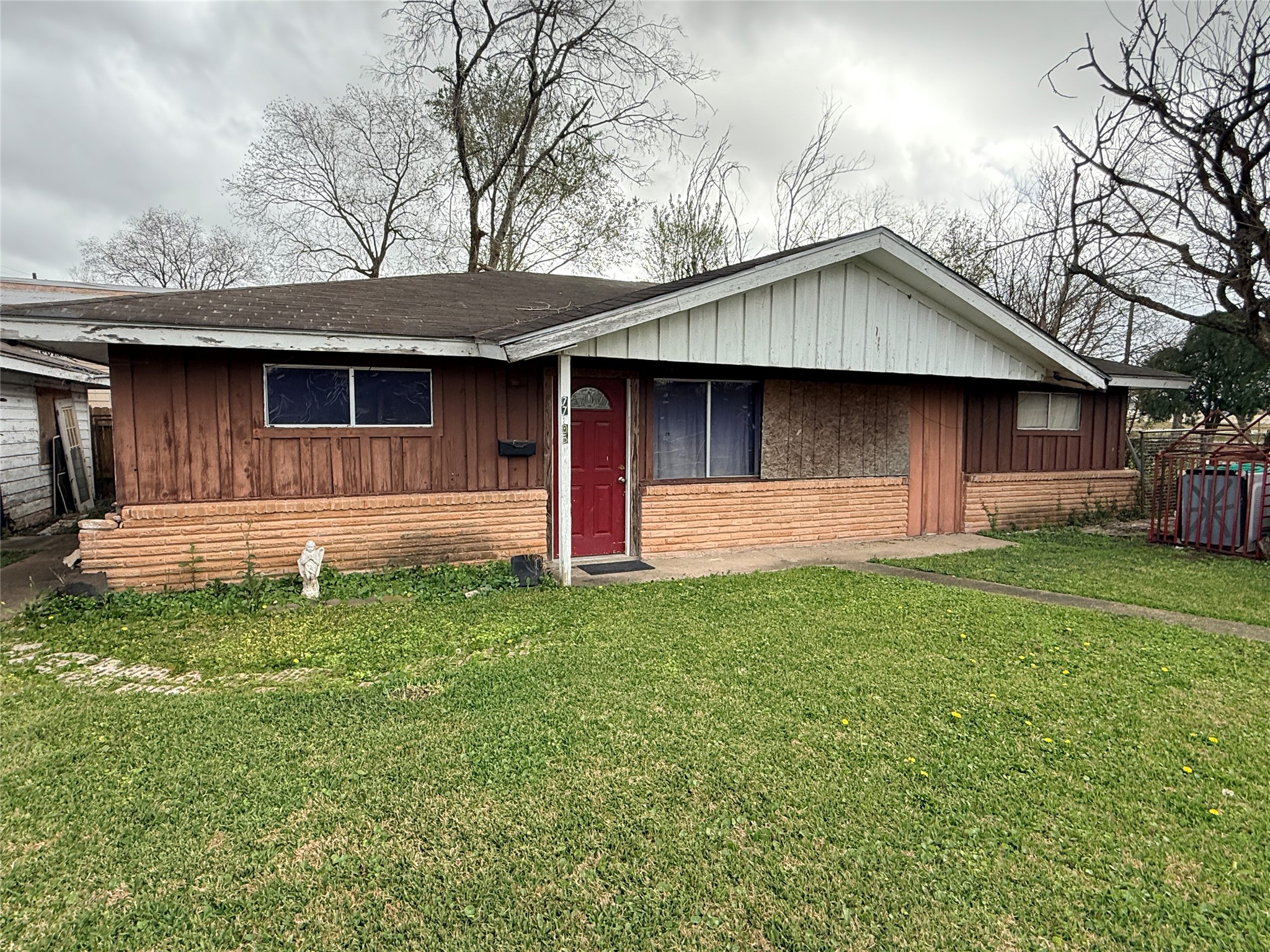 3804 Good Hope Street Houston, TX 77021 - Photo 2 of 7 a front view of a house with a yard