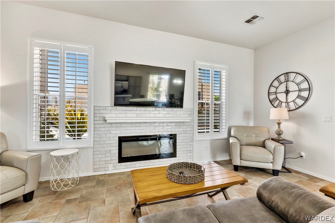 2013 Pegasus Ranch Road Bullhead City, AZ 86429 - Photo 14 of 63 Living Room