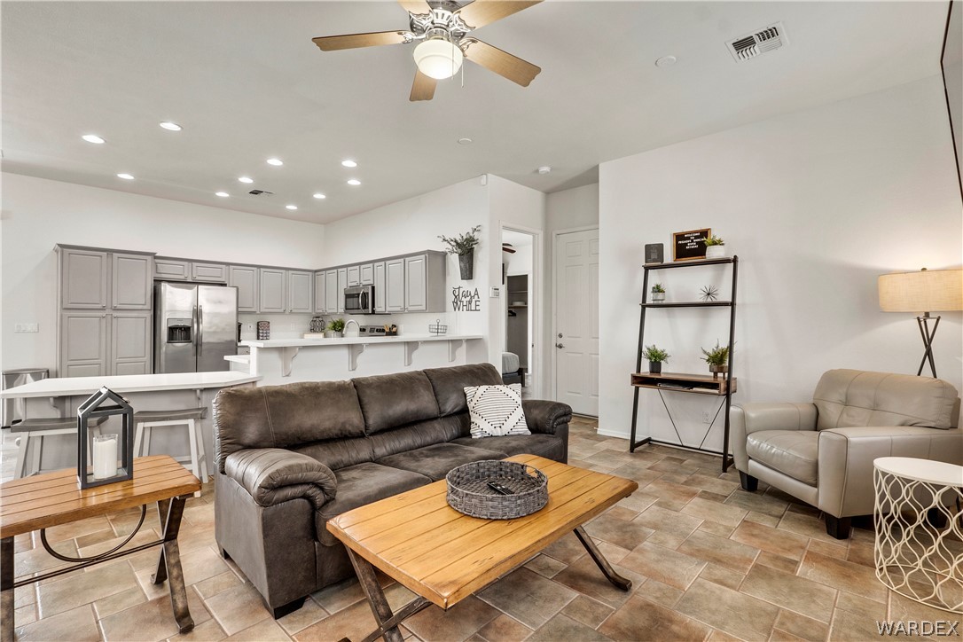 2013 Pegasus Ranch Road Bullhead City, AZ 86429 - Photo 15 of 63 Living Room